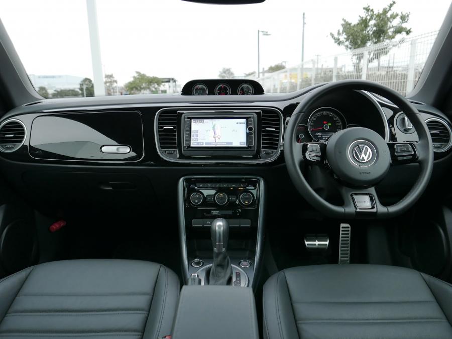Торпедо Volkswagen Beetle R-Line 2016 года  (JP) (фото 15 из 20)